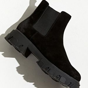 Urban Outfitters Lorenzo Chunky Chelsea Boots